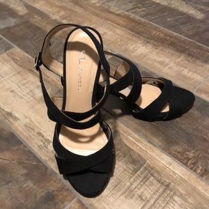 Black strappy high heals size 8.5 EUC